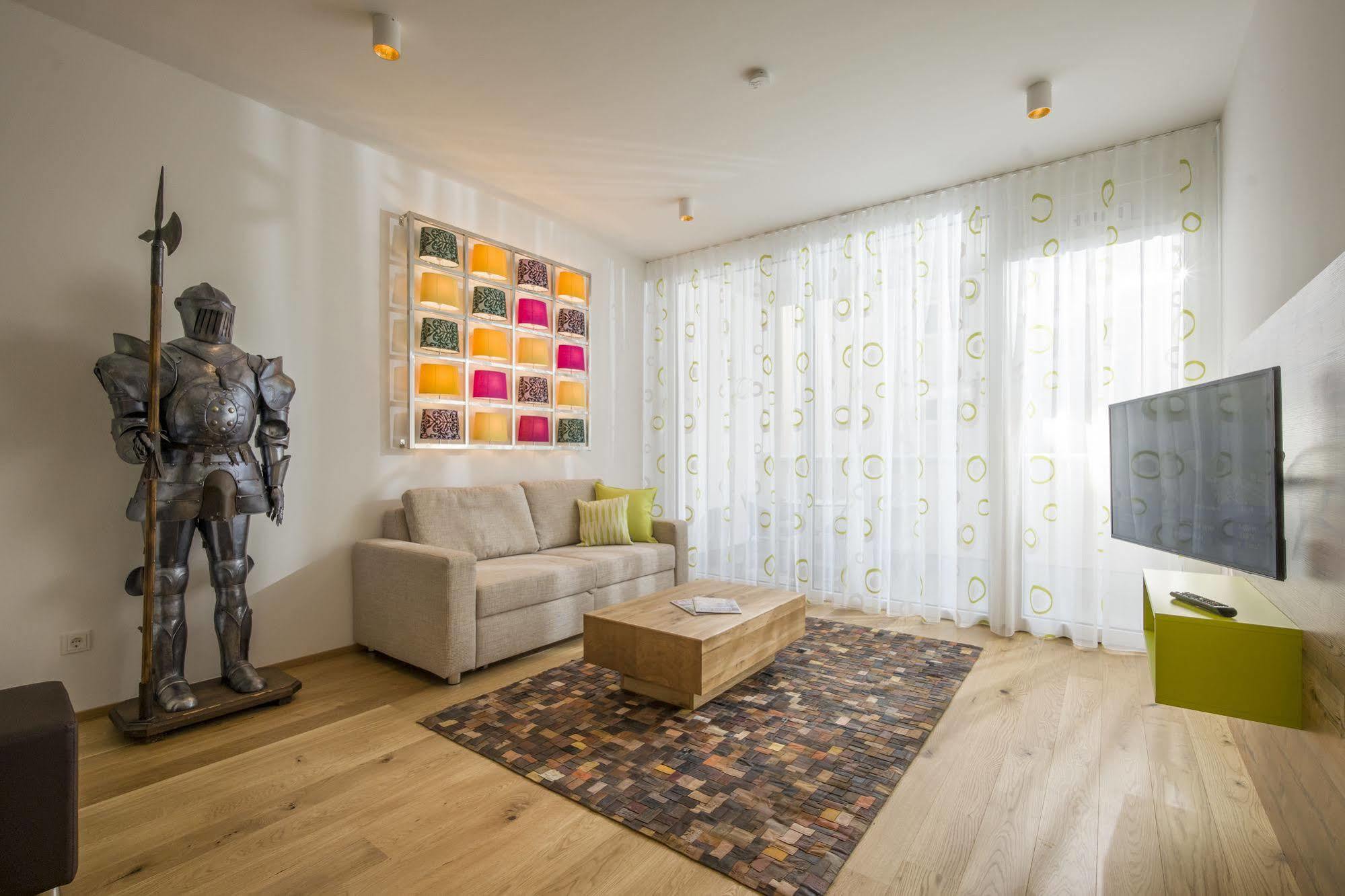 Private Living Apartments Kufstein Bagian luar foto