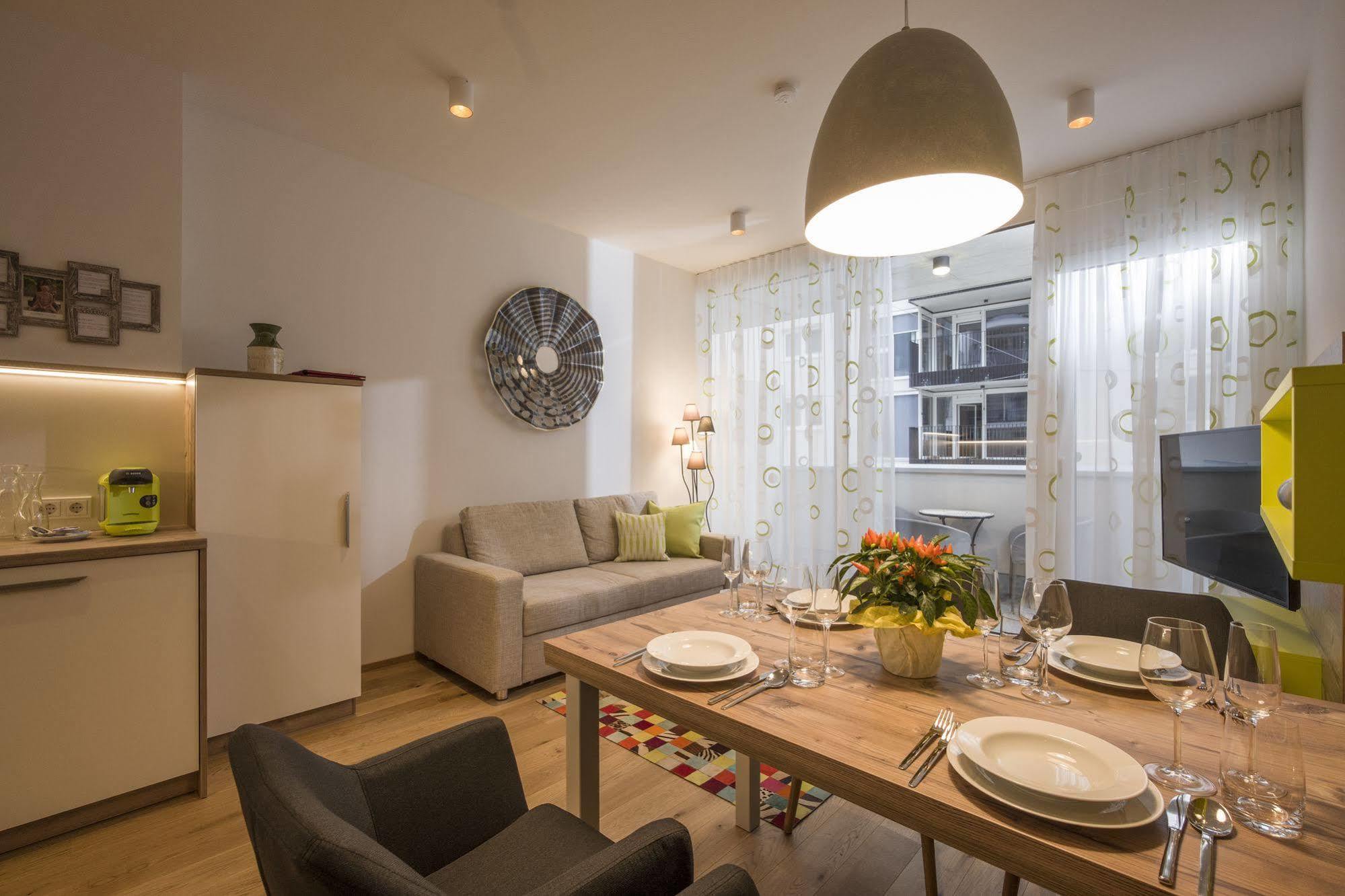 Private Living Apartments Kufstein Bagian luar foto